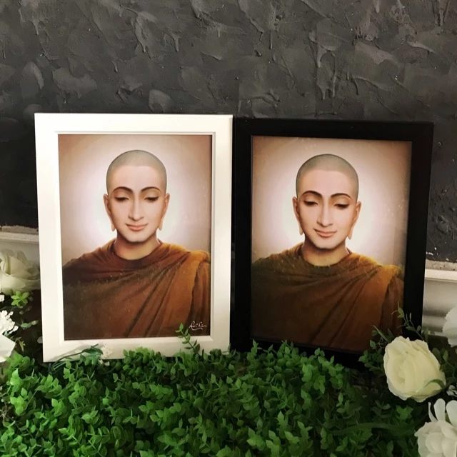 กรอบ (สีขาว-สีดำ) A4 พระสัมสัมาสัมพุธเจ้ากรอบมงคล# กรอบที่ระลึก#กรอบประดับบูชาหิ้งพระ — ของมงคลหมวดเครื่องรางและวัตถุมงคล