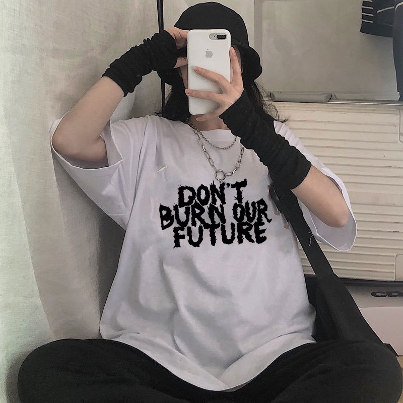 เสื้อคู่รักชายหญิง oversize เสื้อผ้าแฟชั่นวัยรุ่น ทรงหลวมสไตล์เกาหลี  เสื้อยืดโอเวอร์ไซส์ผู้หญิงสีดำ สกรีนลายวินเทจ XXL