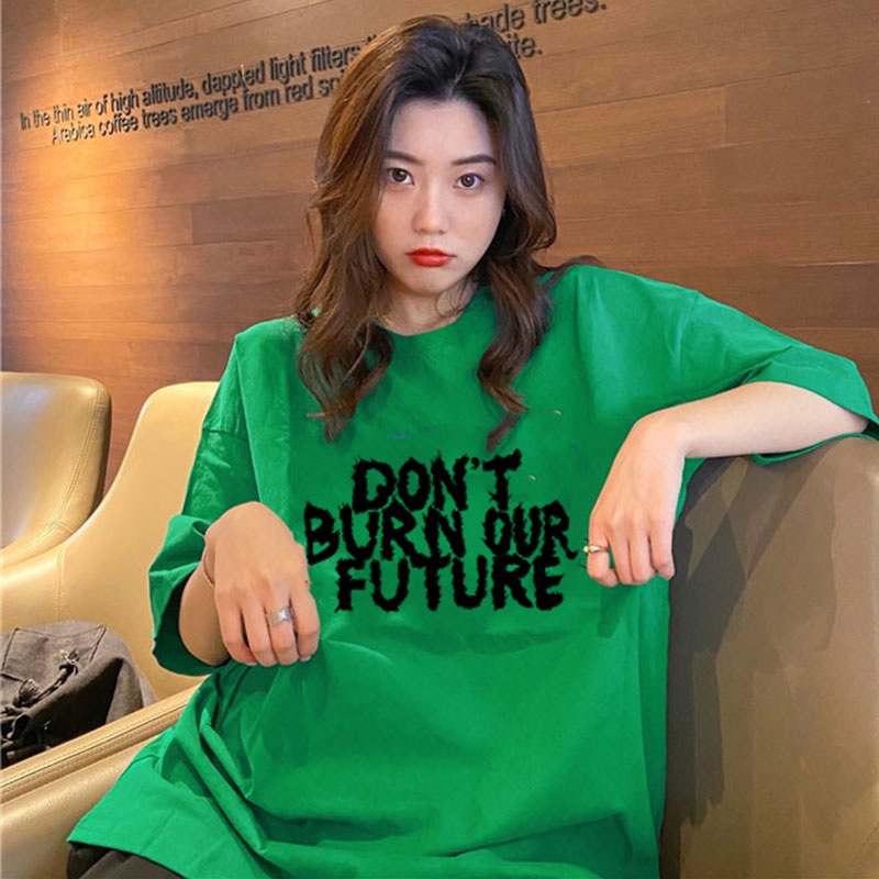 เสื้อคู่รักชายหญิง oversize เสื้อผ้าแฟชั่นวัยรุ่น ทรงหลวมสไตล์เกาหลี  เสื้อยืดโอเวอร์ไซส์ผู้หญิงสีดำ สกรีนลายวินเทจ XXL