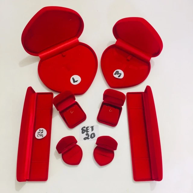 กล่องใส่เครื่องประดับ SET20 รวม 8 ชิ้น กล่องกำมะหยี่ สามารถใส่สร้อยคอ ใส่แหวน ใส่ต่างหู ใส่จี้ ใส่สร้อยข้อมือ — ของมงคลหมวดความรักและความสัมพันธ์