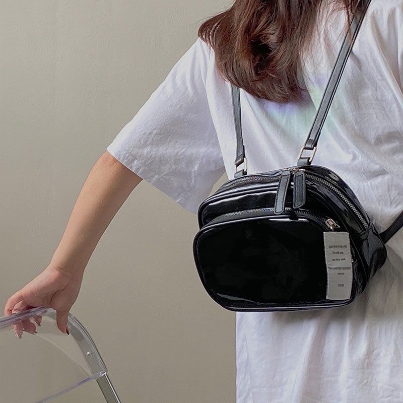 JUST STAR กระเป๋าเป้สะพายหลังผู้หญิง niche Square สีทึบน่ารักทุกการแข่งขันทุกวันลำลองสีดำกระเป๋านักเรียนขนาดเล็กกระเป๋าเป้สะพายหลังผู้หญิง