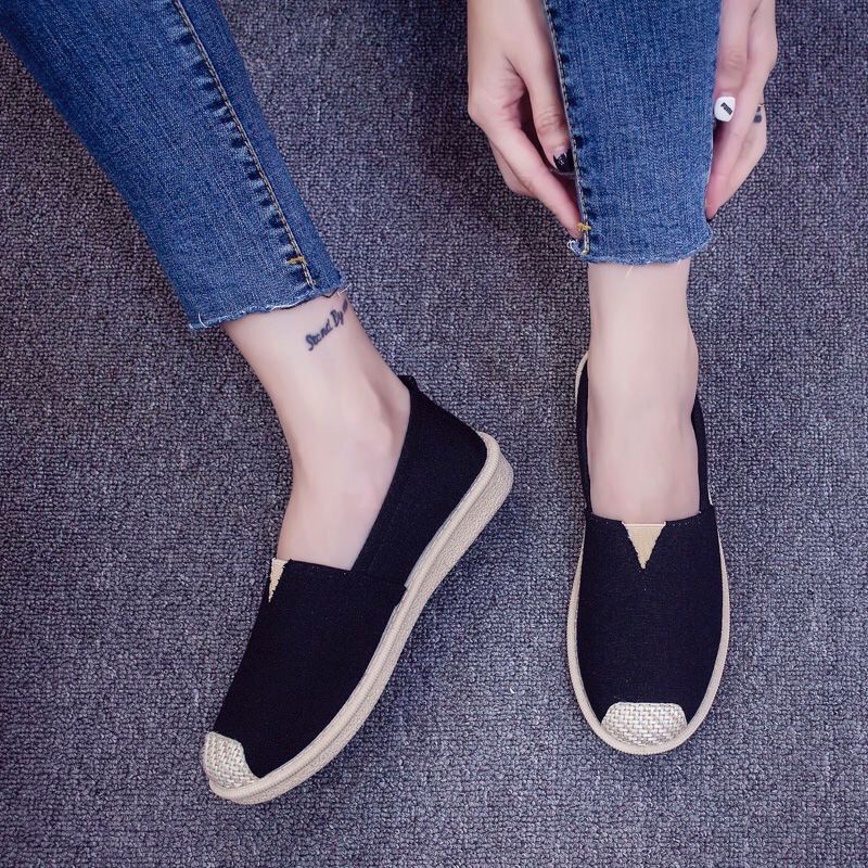 ส่งเร็วรองเท้าสลิปออน ผู้หญิง  เนื้อผ้า เบานุ่ม ใส่สบาย 2 สี ไซส์ 3640