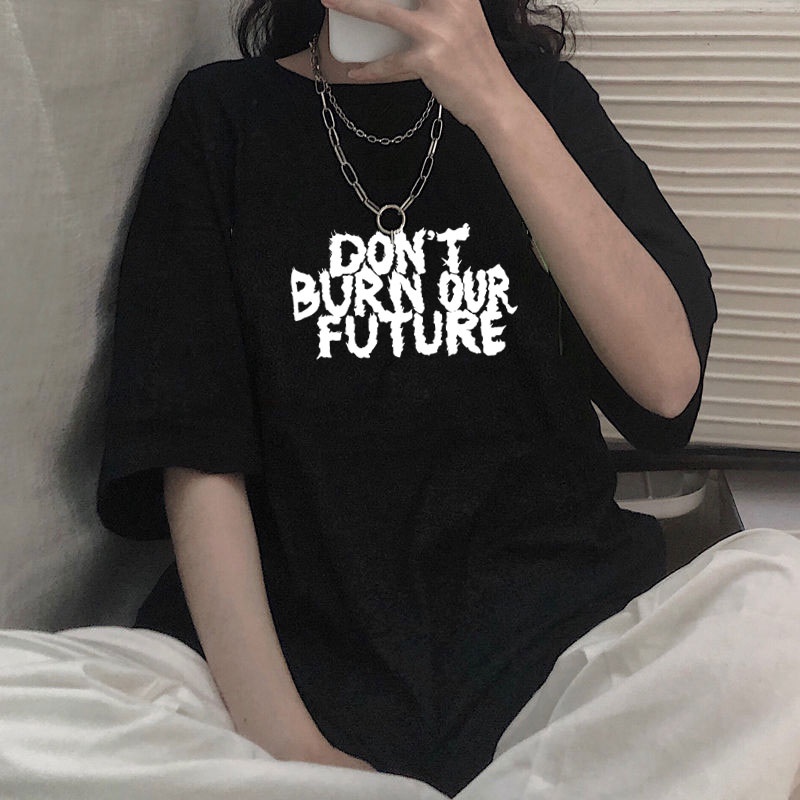 เสื้อคู่รักชายหญิง oversize เสื้อผ้าแฟชั่นวัยรุ่น ทรงหลวมสไตล์เกาหลี  เสื้อยืดโอเวอร์ไซส์ผู้หญิงสีดำ สกรีนลายวินเทจ XXL