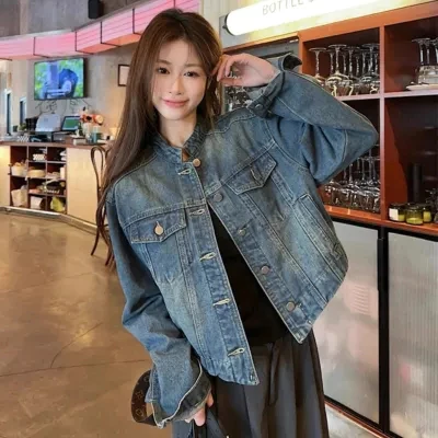 NZN เสื้อแจ็คเก็ตสั้นคอตั้งย้อนยุคสไตล์เกาหลีสําหรับผู้หญิงแจ็คเก็ตยีนส์ลําลองหลวมสําหรับฤดูใบไม้ผลิ
