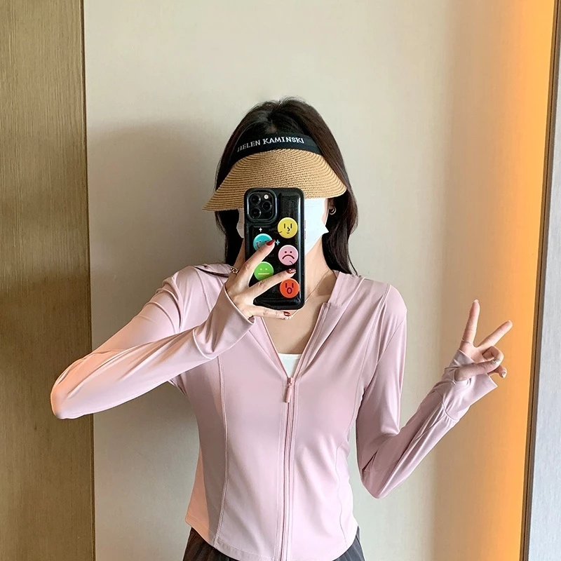 เสื้อ uv กันแดด ผู้หญิง Upf50+ Slim Fit Breathable ผู้หญิงฤดูร้อนเสื้อแจ็คเก็ตบางป้องกันรังสียูวีกีฬาออกกําลังกาย พร้อมจัดส่งด่วน