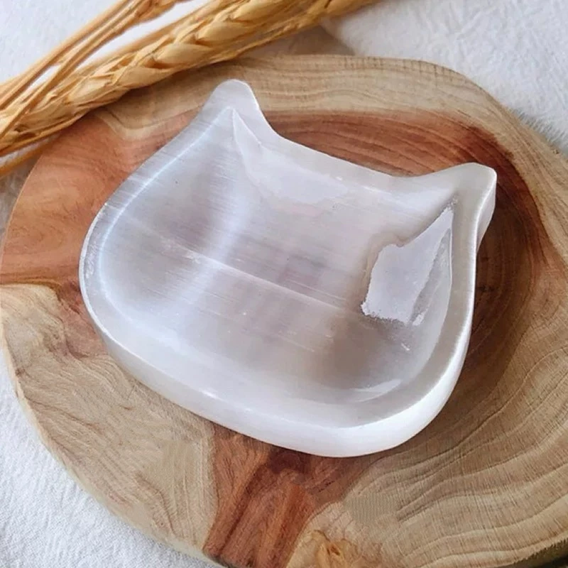 Selenite ชามคริสตัลแมว แกะสลักมือ เก็บพลังงานเรอิกี้ ของสะสมคนรักคริสตัลและน้องแมว — ของมงคลหมวดความรักและความสัมพันธ์