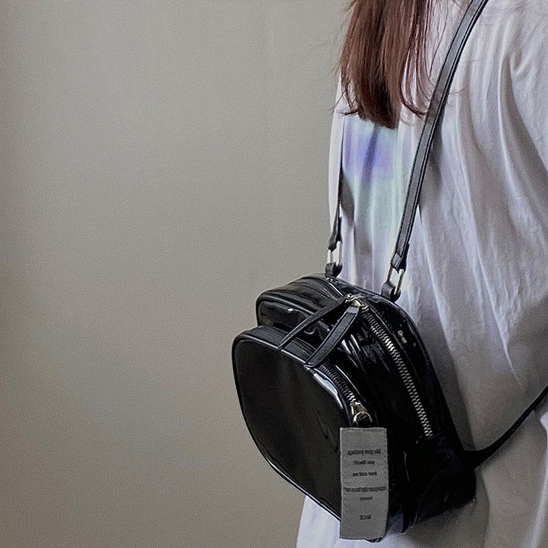 JUST STAR กระเป๋าเป้สะพายหลังผู้หญิง niche Square สีทึบน่ารักทุกการแข่งขันทุกวันลำลองสีดำกระเป๋านักเรียนขนาดเล็กกระเป๋าเป้สะพายหลังผู้หญิง