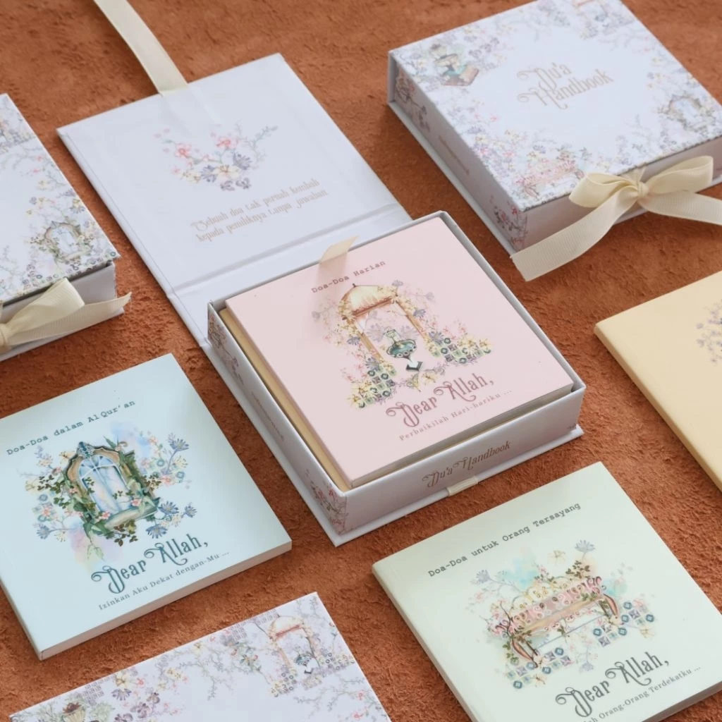หนังสือชุดสวดมนต์ครบชุด (สวดมนต์ประจําวัน, สวดมนต์ในอัลกุรอาน, สวดมนต์สําหรับคนที่รัก, เช้าและเย็น ดีเอชไอเคอาร์) — ของมงคลหมวดพิธีและความเชื่อ