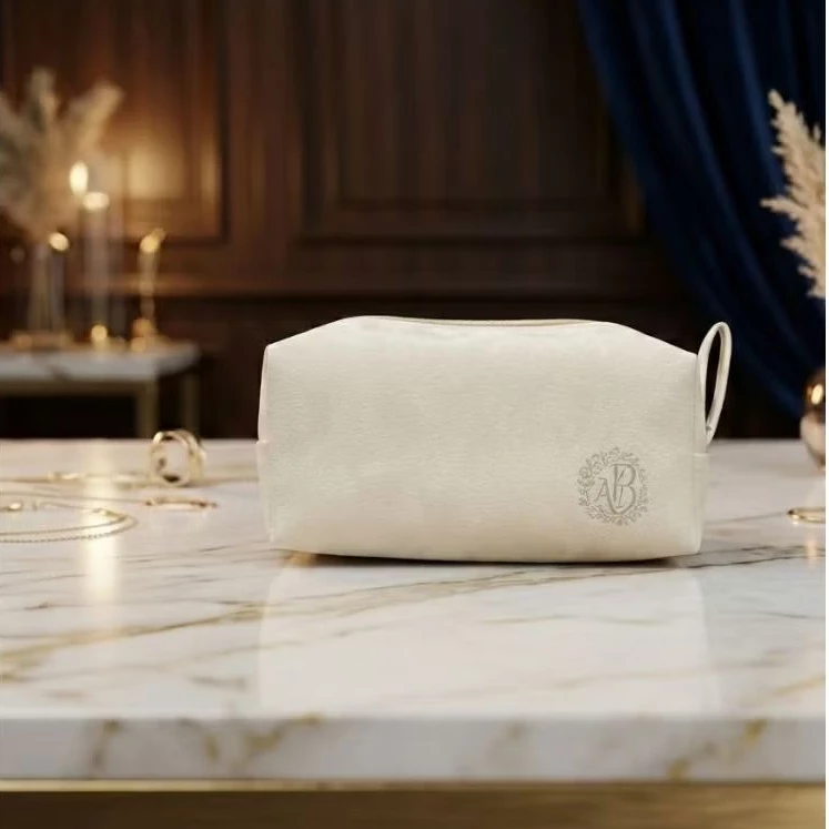 แมวที่สง่างามขน Boxy กระเป๋า Skincare กระเป๋าแต่งงานของที่ระลึกกระเป๋าสตางค์กระเป๋าสํานักงานกระเป๋าแต่งงานกระเป๋าสตางค์ที่กําหนดเองหรูหรากระเป๋า Rukuh คอนเทนเนอร์ของที่ระลึกของที่ระลึกทองร้านกระเป๋าขายส่งกระเป๋าทําด้วยมือปร — ของมงคลหมวดการเงินและโชคลาภ