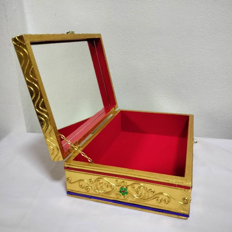กล่องทอง หีบทอง ขนาด20x30x10cm กล่องใส่พระเครื่อง กล่องไม้ หีบใส่พระ กล่องเก็บสมบัติ — ของมงคลหมวดเครื่องรางและวัตถุมงคล