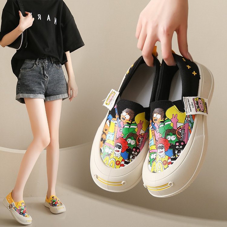 HWSHOES รองเท้าผ้าใบทรงพั้มพ์ทรงกราฟฟิตี ผ้าใบสีขาว รองเท้าผู้หญิง พื้นนิ่ม สีดํา  ทํางาน รองเท้าลําลอง