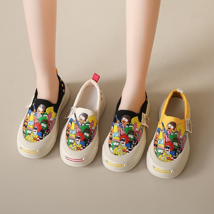 HWSHOES รองเท้าผ้าใบทรงพั้มพ์ทรงกราฟฟิตี ผ้าใบสีขาว รองเท้าผู้หญิง พื้นนิ่ม สีดํา  ทํางาน รองเท้าลําลอง