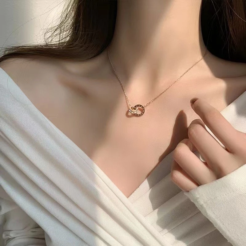 ในไทย💖สร้อยสแตนเลสจี้ตัวเลขโรมันประดับเพชรคริสตัลกันแพ้แฟชั่นสําหรับผู้หญิงโซ่ไหปลาร้าเข้ากับทุกการแต่งกายCOD — ของมงคลหมวดเลขมงคล