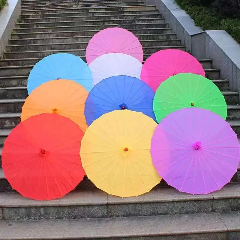 ร่มผ้าแพรสีล้วนสำหรับการแสดงและงานมงคล ร่มสีแดงสดสำหรับงานแต่ง ชุดฮั่นฟู รำจีน ใช้ตกแต่งเพดานหรือเป็นอุปกรณ์ประกอบโชว์ — ของมงคลหมวดสีมงคล