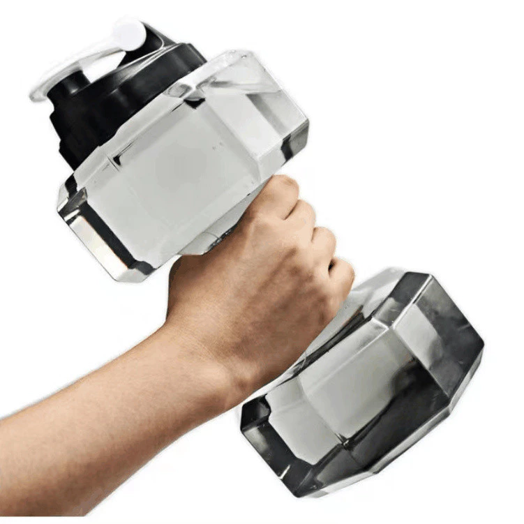 Creative Dumbbell Fitness Water Bottle Filled Dumbbell ถ้วยน้ําแบบพกพาฉีดน้ําดัมเบลกาต้มน้ําพลาสติกกล้ามเนื้อแขนอุปกรณ์ออกกําลังกาย