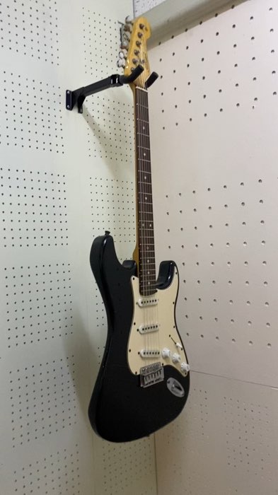 Chân treo guitar gắn tường 🎸 Tiết kiệm không gian, sắp phòng thêm phong cách, khóa chặt, điều chỉnh xoay được, không rơi, chất liệu chắc chắn, phù hợp với mọi kiểu guitar #chântreoguitar #kệtreoguitar