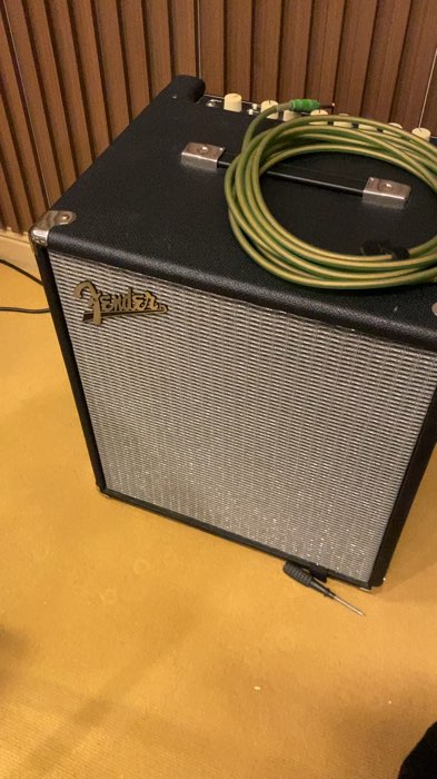 Fender Rumble 100 ampli bass công suất 100 W