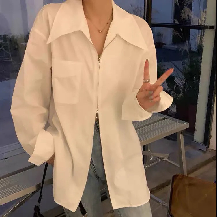 เสื้อเชิ้ตแขนยาวผู้หญิง Oversize เสื้อดีไซน์ใหม่มีซิปและคอปกขนาดใหญ่ เสื้อผ้าแฟชั่นโอเวอร์ไซส์เกาหลี ทรงหลวม ยาวปานกลาง
