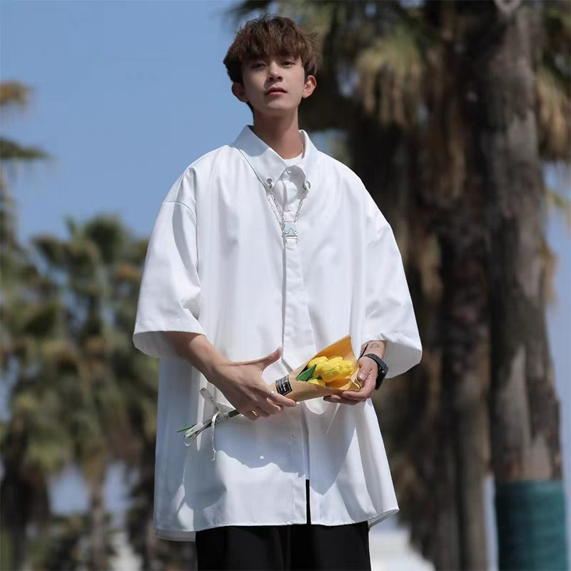 Suikone   เสื้อเชิ้ตผู้ชายแขนสั้นแฟชั่นสีทึบใหม่สไตล์เกาหลีเสื้อเชิ้ตผูกเน็คไทยอดนิยมใส่ได้ทั้งชายและหญิง