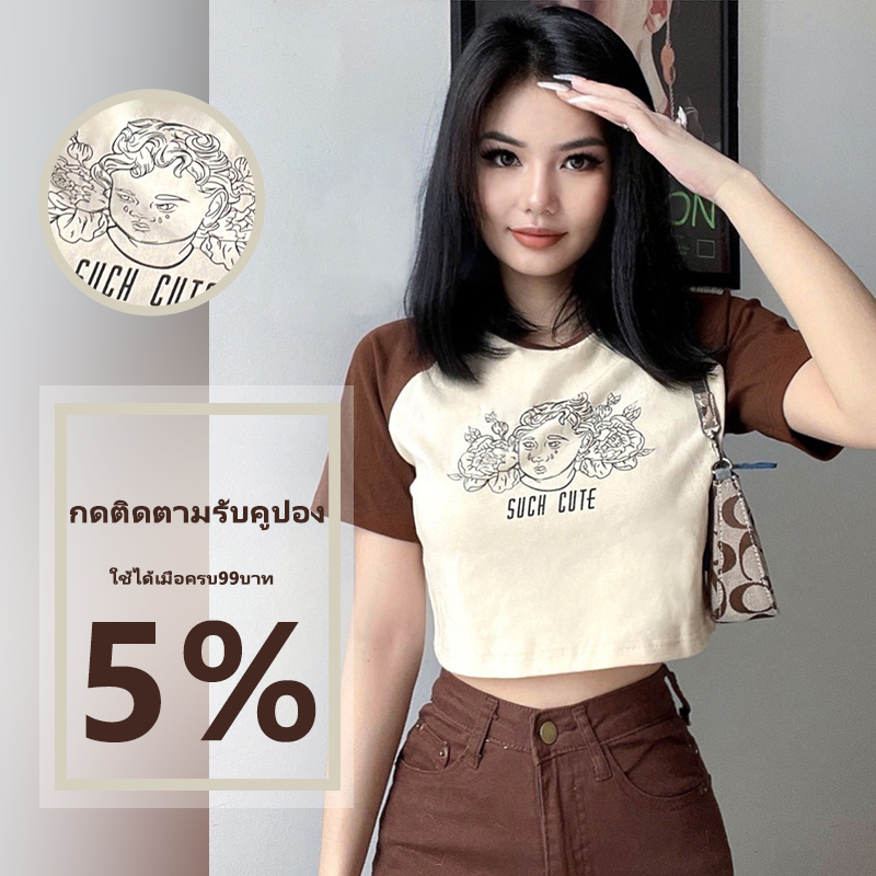 VKMonday สินค้าแนะนำ เสื้อผ้าแฟชั่นผู้หญิง2022 เสื้อครอปสไตล์เกาหลีดีเทลพิมพ์ลายสวย ๆ ตัวเสื้อและแขนคนละสี  แฟชั่นหน้า