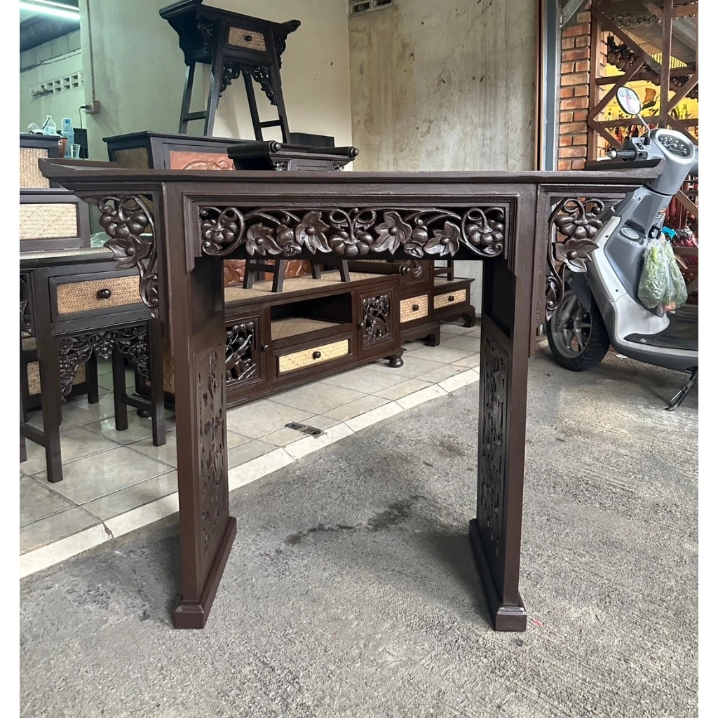 โต๊ะคอนโซล โต๊ะข้าง โต๊ะไม้แกะสลัก แต่งเสื่อ ย112xล37xส90cm โต๊ะวางพระ โต๊ะวางของ โต๊ะหมู่บูชา — ของมงคลหมวดเครื่องรางและวัตถุมงคล