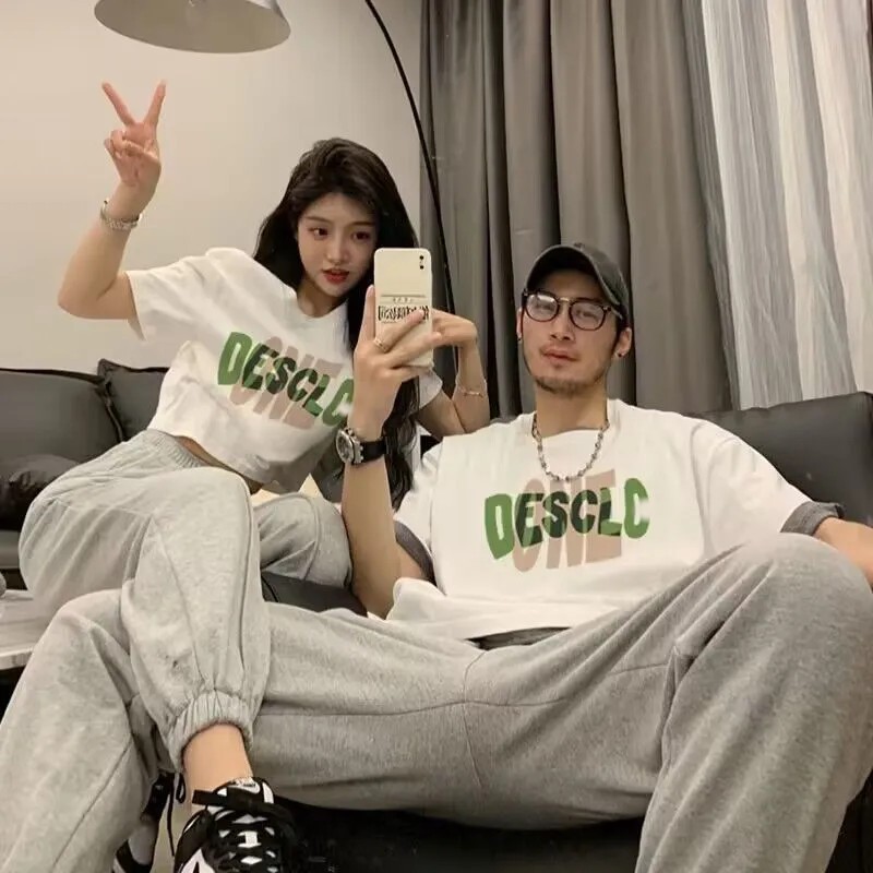 เสื้อคู่รักชายหญิงน่ารัก Oversize เสื้อผ้าแฟชั่นวัยรุ่น เสื้อยืดครอปโอเวอร์ไซส์ผู้หญิง สกรีนลายวินเทจ ที่ฮิตๆแขนสั้น
