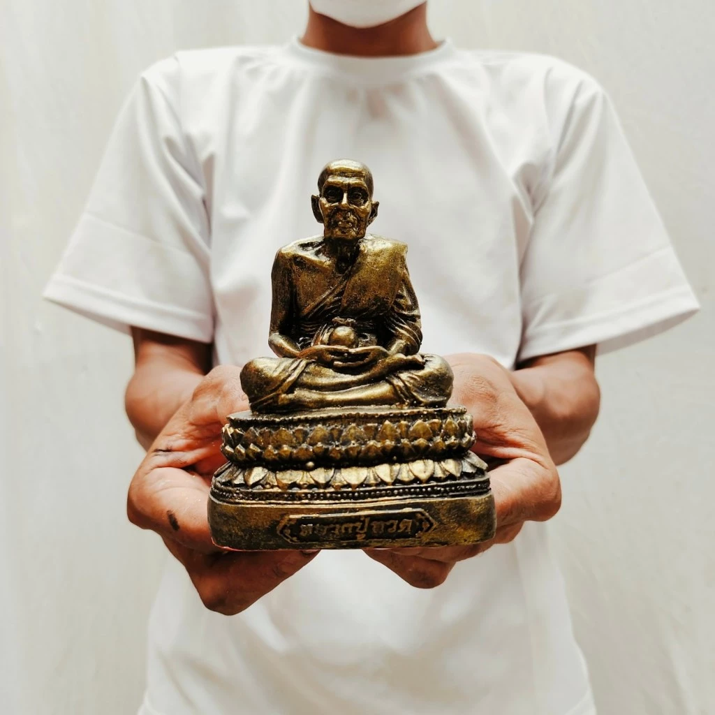 หลวงปู่ทวด 3 นิ้ว ลูกแก้วสีทองเก่าผ่านพิธีปลุกเสกเเละเบิกเนตรเเล้ว — ของมงคลหมวดการเงินและโชคลาภ