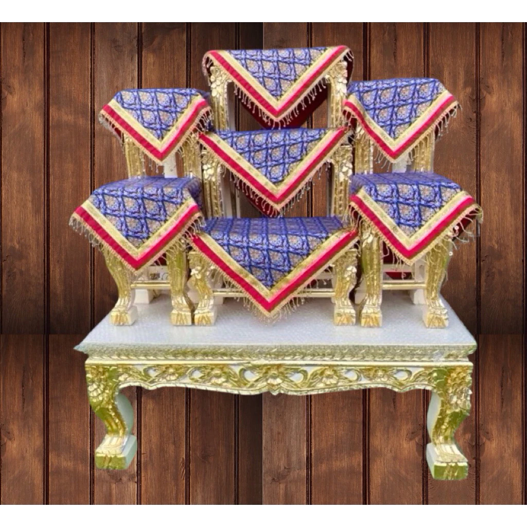 ผ้าคลุมโต๊ะหมู่บูชา ผ้าคลุมโต๊ะหมู่บูชาลายไทยสวยงาม ขนาด 50 × 50 ซม ราคา / ชิ้น — ของมงคลหมวดพิธีและความเชื่อ