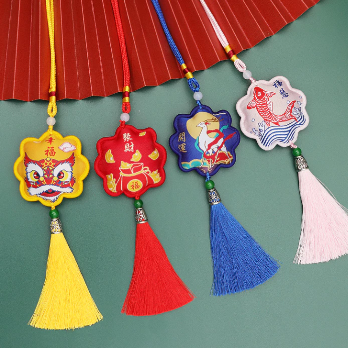 เครื่องราง พู่ห้อยมงคล พู่ห้อยจีน พู่มงคล พู่ห้อยรถ ร้านไทยพร้อมส่ง นำเข้าจากจีน ส่งไวได้รับของเร็ว — ของมงคลหมวดเครื่องรางและวัตถุมงคล