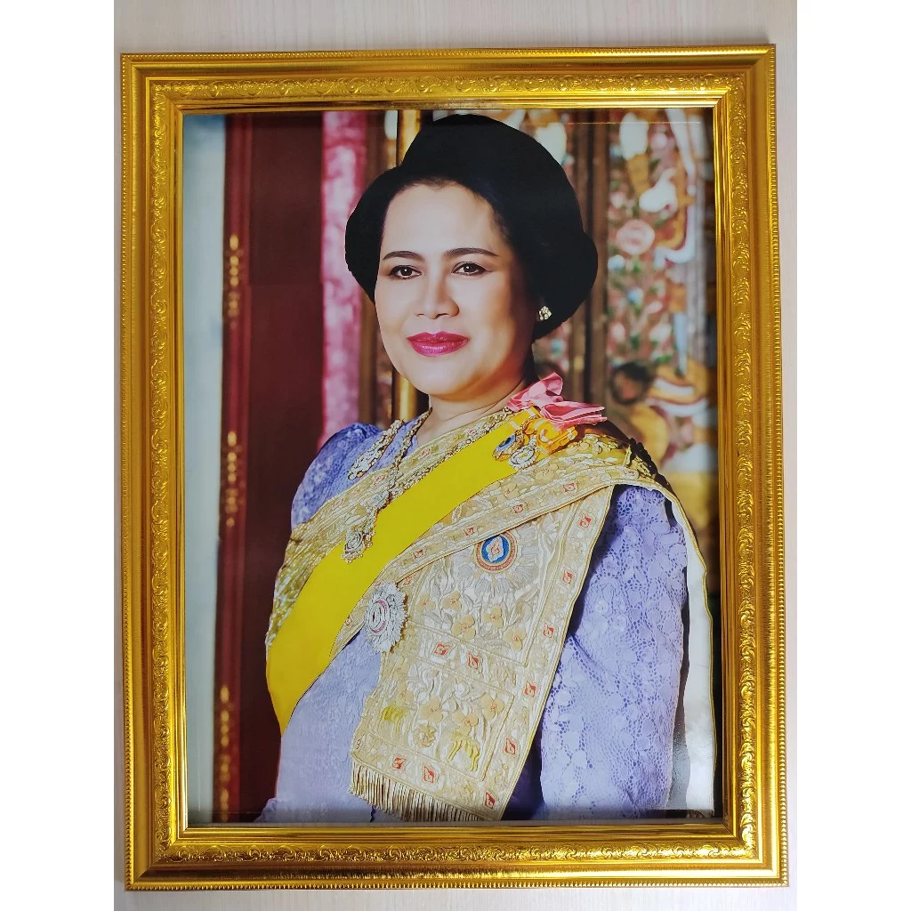 ร้านภาพมงคล888 กรอบรูปภาพ พระพันปีหลวง พระราชินีในรัชกาลที่9กรอบรูปภาพมงคล รูปภาพมงคล ภาพพร้อมกรอบ ขนาด18×23นิ้ว — ของมงคลหมวดเครื่องรางและวัตถุมงคล