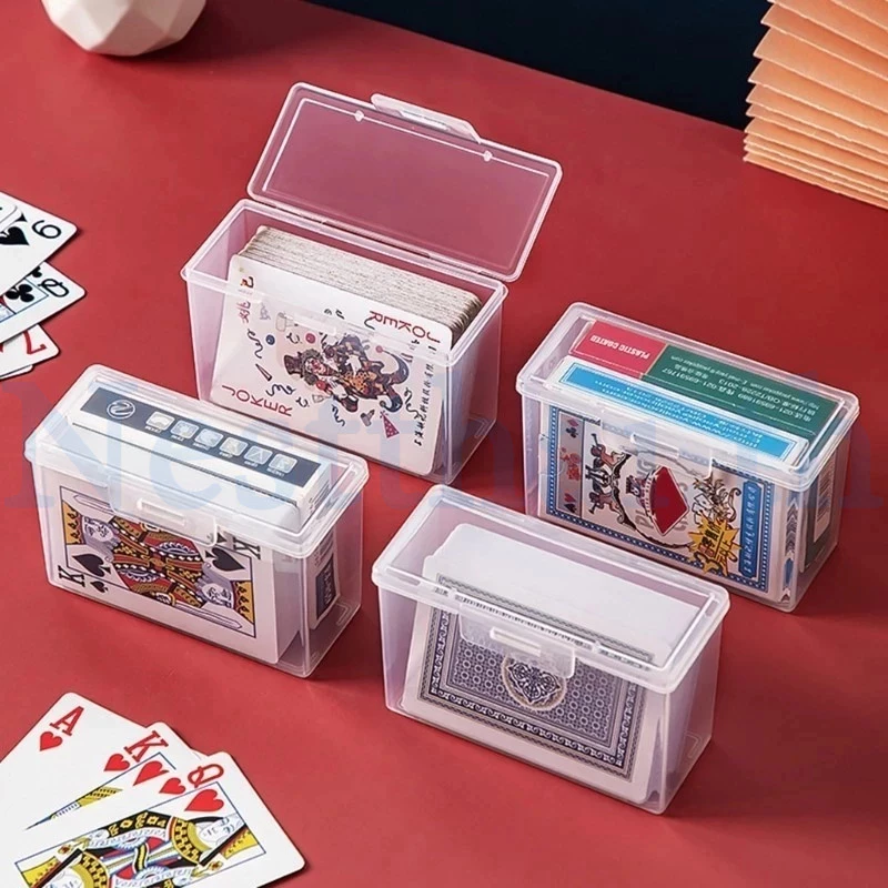 🍉nestthai🍉ใหม่กล่องพลาสติกใสเล่นไพ่คอนเทนเนอร์ PP Storage Case บรรจุกล่องการ์ดเกมโป๊กเกอร์สําหรับเกมกระดาน — ของมงคลหมวดราศีและนักษัตร